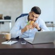La Dirección del Trabajo aclaró desde qué momento debe computarse el tiempo destinado a la colación durante la jornada laboral. Revisa qué establece el Código del Trabajo y cómo debe contabilizarse este período de descanso.