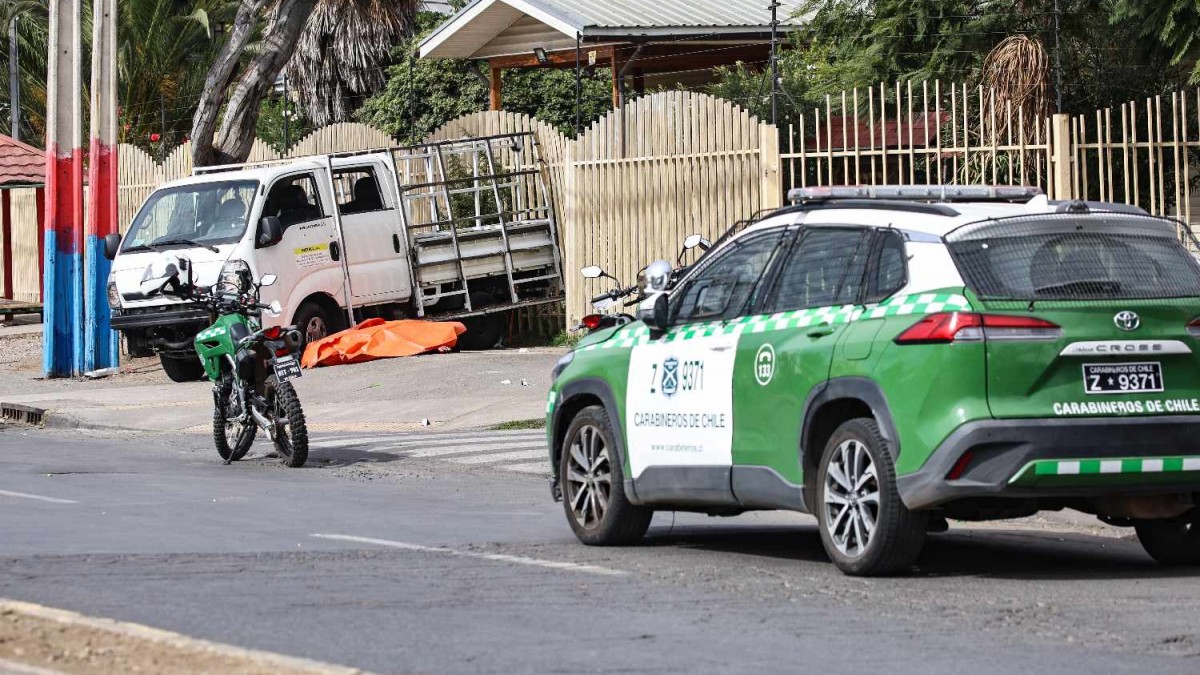 Persecución termina con disparos en Macul: Cuatro sujetos huyeron tras abandonar vehículo robado
