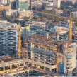 Vecinos de Las Condes denuncian ruidos molestos por una obra junto a Parque Arauco. El municipio confirmó tres denuncias, cursó una multa y anunció nuevas fiscalizaciones.