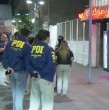 PDI y Migraciones fiscalizaron tres clubes nocturnos del casco histórico de Santiago durante el llamado Operativo Night Club. Dos personas fueron trasladadas para verificar su situación migratoria.