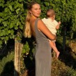 Conoce detalles sobre el bautizo de la hija de Alexis Sánchez y Alexandra Litvinova. Los usuarios de redes sociales notaron la ausencia del futbolista y ella salió a explicar la situación.