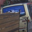 Una micro del recorrido 612 terminó dentro de una vivienda en Playa Ancha tras perder el control. El conductor y dos pasajeros resultaron lesionados y un perro quedó atrapado bajo el vehículo.
