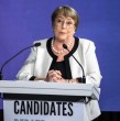 Michelle Bachelet despejó las dudas sobre el futuro de su carrera por la Secretaría General de la ONU. La expresidenta confirmó a su equipo asesor de excancilleres que mantendrá su candidatura, pese al escenario adverso que enfrenta. ¡Detalles!
