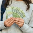 El Bono Logro Escolar exige pertenecer al 30% más vulnerable del RSH. Revisa los requisitos, montos y quiénes pueden recibir este beneficio de pago automático a los escolares.