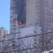 Un incendio se registró durante la tarde de este lunes en un departamento del piso 15 de un edificio ubicado en Santa Rosa con Eleuterio Ramírez, en Santiago Centro. Bomberos trabaja para controlar las llamas.