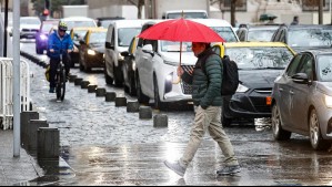 'Una lluvia desorganizada': Alejandro Sepúlveda adelanta tres días de precipitaciones esta semana en Santiago