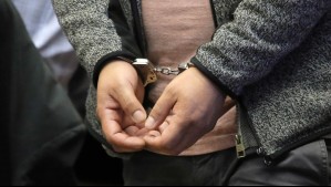 Gobierno desvincula a abogado formalizado por femicidio frustrado de su pareja