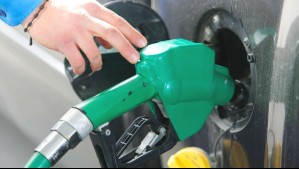 Fuerte alza en los combustibles: Precio de la bencina subirá $35 y el diésel $89 por litro desde este jueves