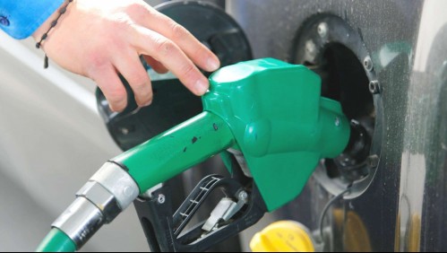 Fuerte alza en los combustibles: Precio de la bencina subirá $35 y el diésel $89 por litro desde este jueves