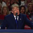 El presidente Donald Trump prometió el miércoles 5.000 dólares a cada adulto estadounidense si los republicanos mantienen el control del Congreso en los comicios de medio mandato de noviembre