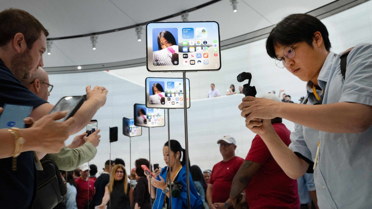 Apple presenta iPhone Duo con Siri AI y nuevos AirPods Apple presenta iPhone Duo con Siri AI y nuevos AirPods