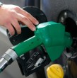 El alza de los combustibles de esta semana resultó en un duro golpe para los chilenos. Por eso, algunas bencineras habilitaron descuentos para ayudar a paliar el aumento de los precios. Conoce cuáles son los beneficios disponibles hoy.