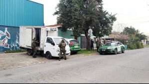 Robo a camión con embutidos en Quinta Normal: Video muestra momento en que asaltantes cometen el delito