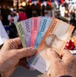 Revisa los montos del Aguinaldo de Fiestas Patrias 2026 para pensionados y trabajadores del sector público, tramos según sueldo e incrementos por carga familiar.