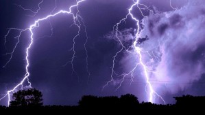 'Vaguada en altura': Actualizan 'alerta' meteorológica por tormentas eléctricas para zonas de dos regiones del país