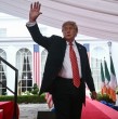Donald Trump dijo este sábado que le encantaría ver una Irlanda unificada, al intervenir en un tema sensible en el inicio de su visita de dos días entre citas diplomáticas y golf.