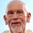 Conoce detalles sobre el premio que obtuvo John Malkovich en Venecia por la película Wild horse nine, en la que también participa la actriz chilena Marian di Girólamo.