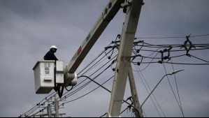 Estas son las 10 comunas de la RM que tendrán cortes de luz este lunes