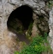 Un hueso de brazo hallado en una cueva china revela que los denisovanos combinaban rasgos neandertales con una anatomía más cercana a la nuestra, y que ocuparon una región mucho más amplia de lo que se pensaba.