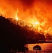 Unas 230 personas fueron evacuadas el sábado por la noche de la isla croata de Brac, afectada por un incendio que ha arrasado unas 5.600 hectáreas de vegetación y se acercó a zonas habitadas, informaron autoridades locales.