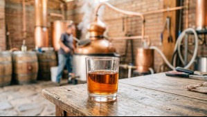 El método tradicional detrás de un pisco artesanal que apuesta por recuperar el oficio