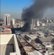 Un amplio operativo de emergencia se despliega en el centro de Santiago producto de un incendio estructural de proporciones que afecta a un galpón ubicado en la intersección de las calles San Diego con Santiago.