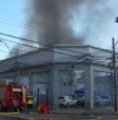Un amplio operativo de emergencia se despliega en el centro de Santiago producto de un incendio estructural de proporciones que afecta a un galpón ubicado en la intersección de las calles San Diego con Santiago.
