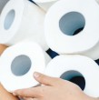 Una nueva tecnología de origen japonés está cambiando la forma tradicional de usar el baño y ganando popularidad en 2026. La propuesta busca reducir la dependencia del papel higiénico mediante agua y automatización.