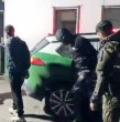 Carabineros capturó a tres hombres que asaltaron a una mujer, la golpearon y dispararon al huir en el barrio Franklin. Conoce todos los detalles en la siguiente nota.