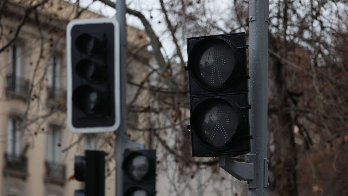 Cortes de luz afectarán a seis comunas de la RM este miércoles: Revisa los horarios