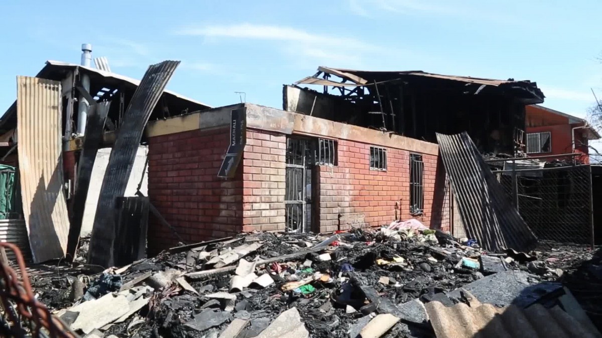 Incendio afecta a dos viviendas en Rancagua y deja un fallecido