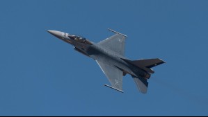 ¿Cuánto se demora un F-16 en volar desde la Base Cerro Moreno en Antofagasta a Santiago?