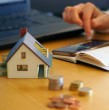 Conoce el ahorro mínimo que debes tener si deseas postular al Subsidio DS1, aporte monetario que entrega el Estado para la compra de una vivienda. Este subsidio se organiza en tres tramos, cada uno con sus propios requisitos.