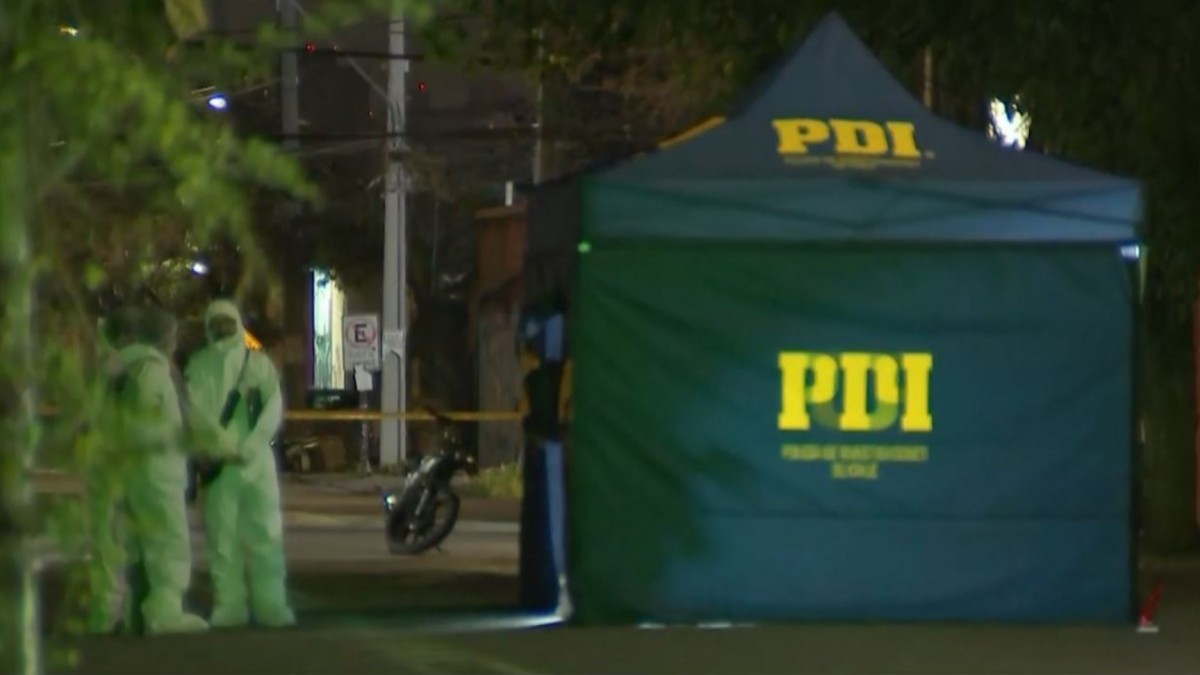 Ataque a balazos en Quinta Normal deja un muerto y un herido: víctimas se habrían reunido con los atacantes en la calle