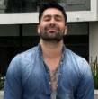 Luis Jiménez compartió un registro en redes sociales donde mostró parte del procedimiento al que se sometió para eliminar uno de los tatuajes que tiene. La intervención ocurre a pocos días de comentada entrevista.