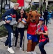 Una intervención digital lleva a destacados deportistas chilenos a distintos lugares de Santiago mediante inteligencia artificial, como parte de la campaña previa a Dupu Fest 2026.