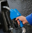 El Gobierno estaría evaluando incorporar gasolina E10 con 10% de etanol para reducir costos de suministro, según reveló un informe citado por la agencia Reuters.