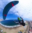 Un parapentista y funcionario de la DGAC falleció tras chocar contra un cerro en Iquique mientras ensayaba con una bandera chilena para un show que se realizaría en las Fiestas Patrias.