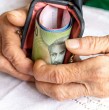 Revisa en detalle cuáles son los grupos que tendrán un aumento de la Pensión Garantizada Universal (PGU) en 2027. Puedes revisar los requisitos específicos en la plataforma online de ChileAtiende.