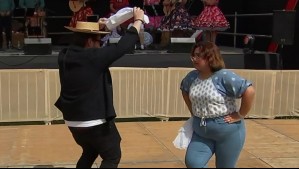 Periodista de Meganoticias se lució bailando cueca en pleno noticiero: Sacó aplausos de Rodrigo Sepúlveda