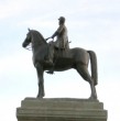 Conoce detalles sobre los trabajos que permitieron quitar los muros del monumento a Baquedano en Plaza Italia. La estructura luce una renovada apariencia luego de ser vandalizada hace unos años.