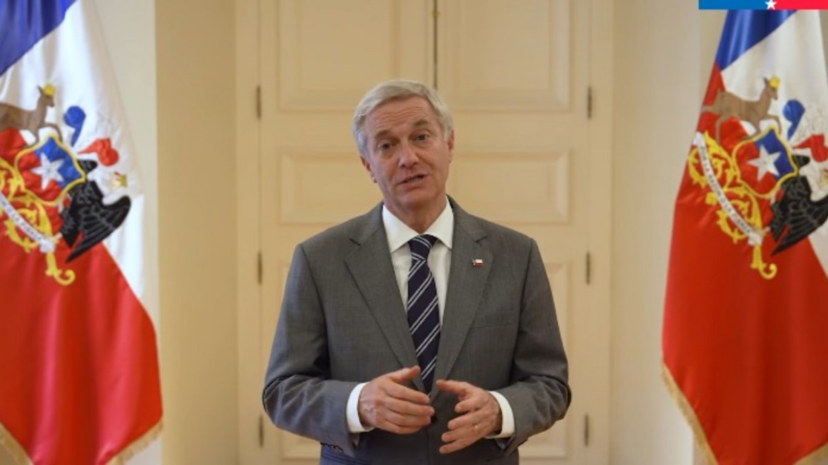 "Cada uno de ustedes es un embajador de nuestro país": El saludo de Fiestas Patrias del presidente Kast a chilenos en el exterior