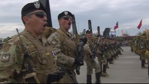 Efectivos del Ejército desfilaron en la Parada Militar cantando a todo pulmón 'Los Viejos Estandartes'