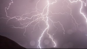 'Probabilidad de fuertes rachas de vientos locales': Meteorología emite aviso de tormentas eléctricas en tres regiones del país