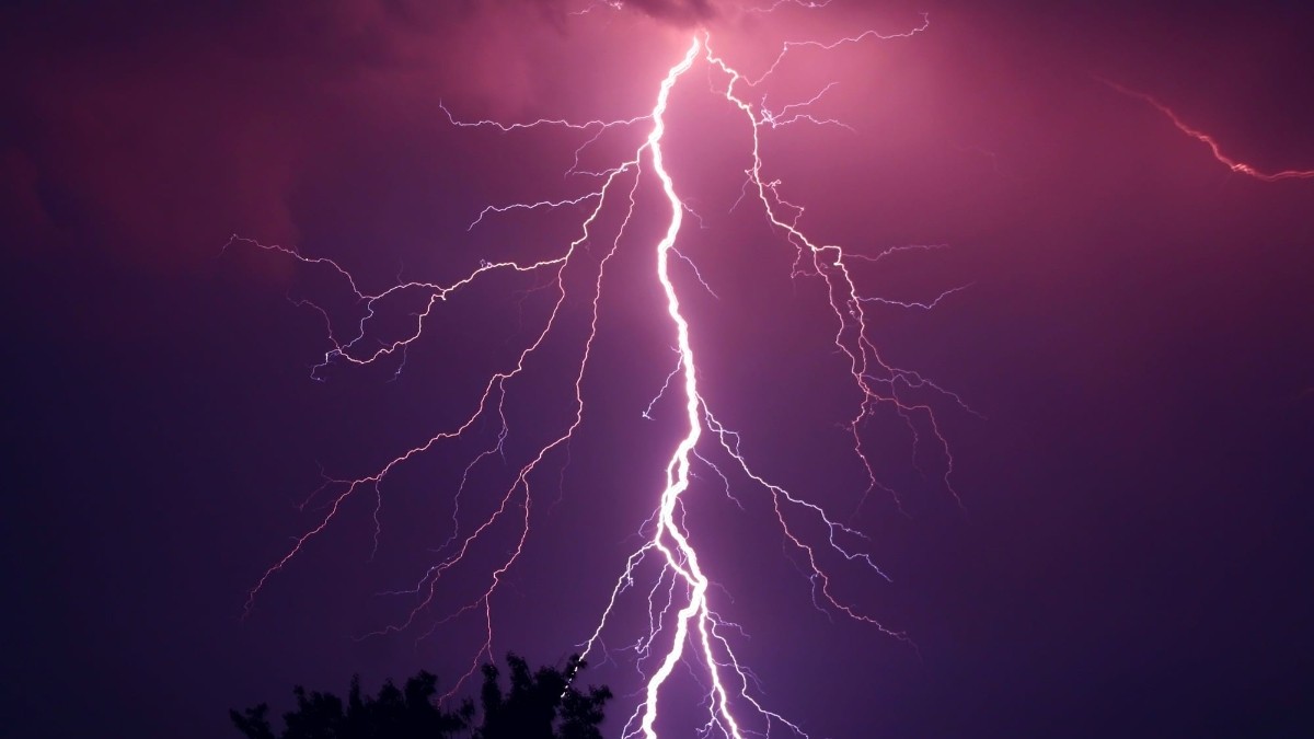 Incluido todo el territorio de la RM: Meteorología actualiza y emite avisos por dos días de tormentas eléctricas en siete regiones