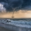 La Armada emitió un aviso por la probabilidad de formación de nubes convectivas que podrían generar trombas marinas en sectores oceánicos y costeros entre la región del Maule y la región de Los Ríos.