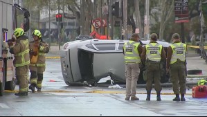 Joven muere tras volcamiento de auto en Maipú: Fallecido quedó atrapado en el asiento trasero del vehículo