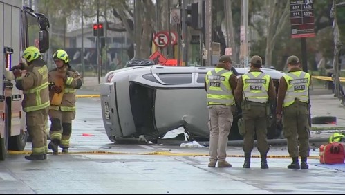 Joven muere tras volcamiento de auto en Maipú: Fallecido quedó atrapado en el asiento trasero del vehículo