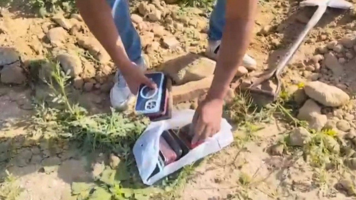 VIDEO | Enterrados en bolsas plásticas: así fue el operativo con que Carabineros recuperó 88 celulares robados en La Pampilla