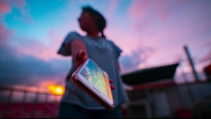 México anunció restricciones al uso de celulares en escuelas primarias y secundarias